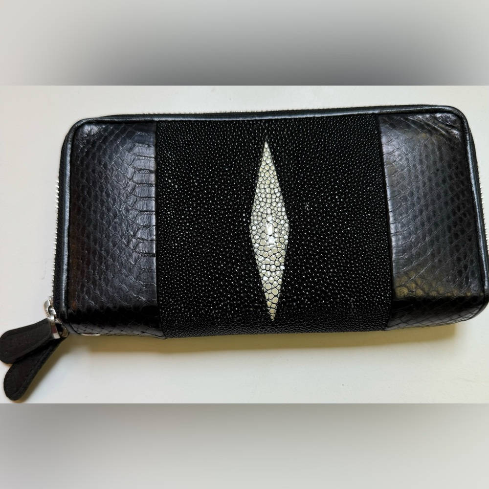 FINDIG ladies Black dbl zipper Genuine Stingray & Leather-multi comparments 🐝🪼